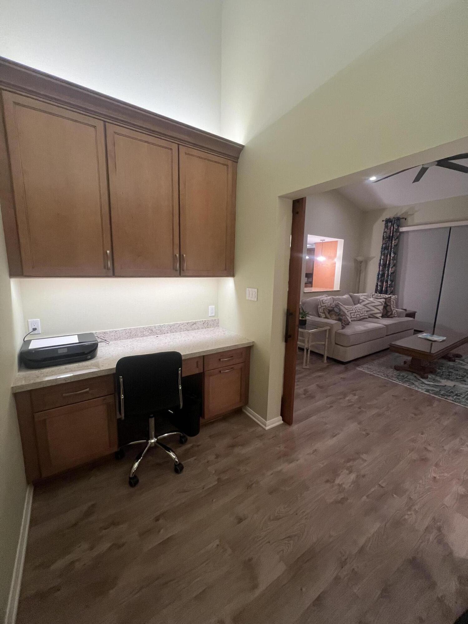 73 Marbella Drive Rancho Mirage, CA 92270 - Photo 24 of 43 a workspace with furniture