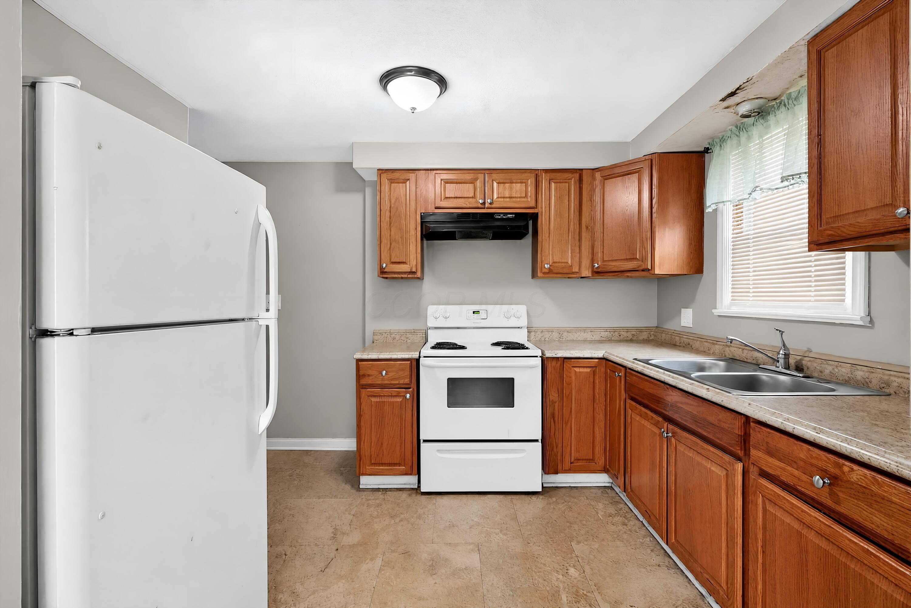 594 South Hampton Road Columbus, OH 43213 - Photo 8 of 21 08_594_S_Hampton_Rd-Kitchen-12-1