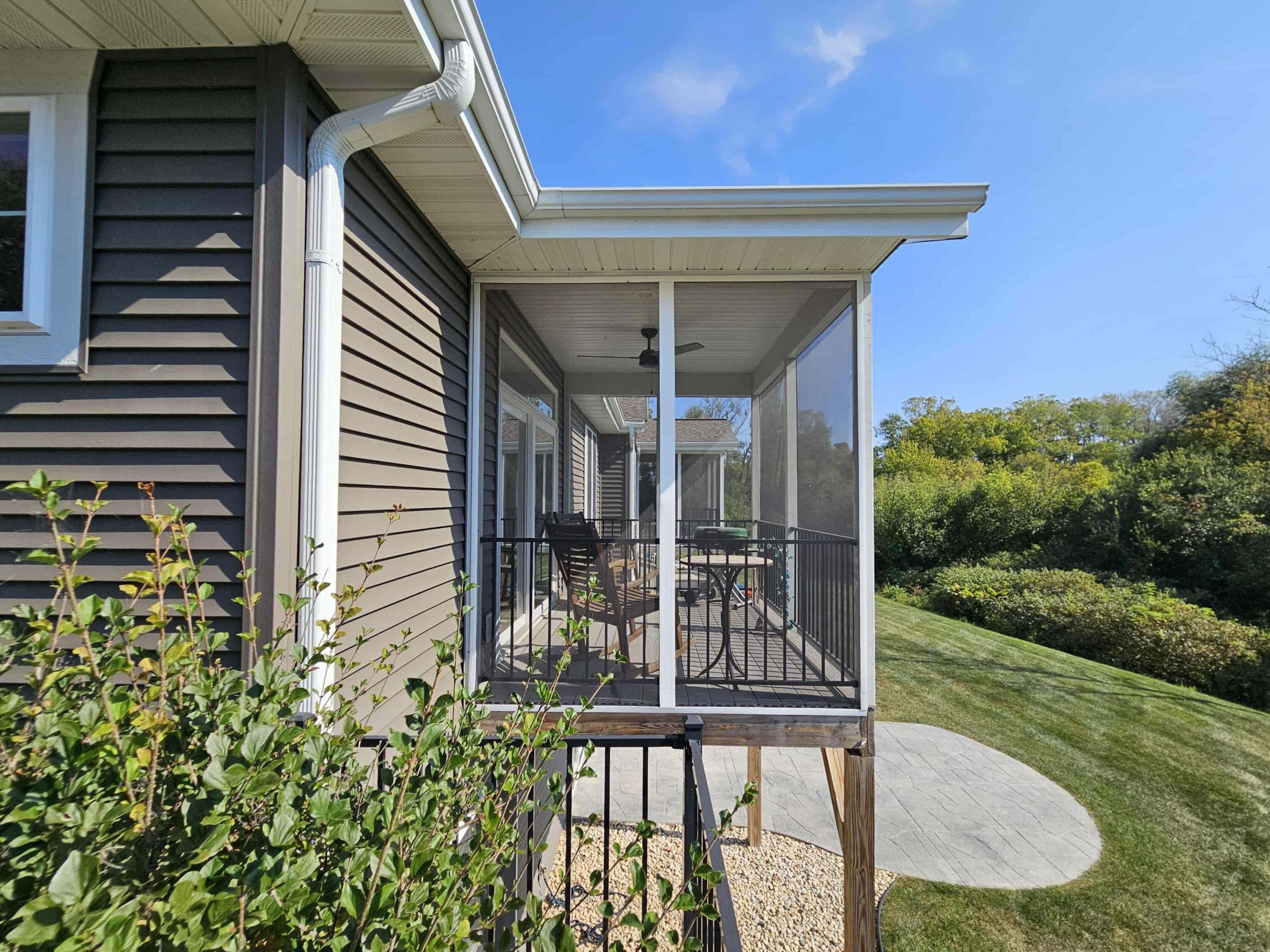 W7986 County Rd B, Unit 10 Lake Mills, WI 53551 - Photo 15 of 49 Screen Room