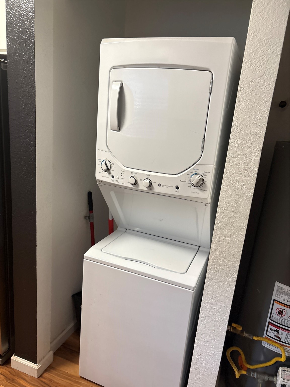 2201 Nettleton Street Houston, TX 77004 - Photo 15 of 21 a utility room with dryer and washer