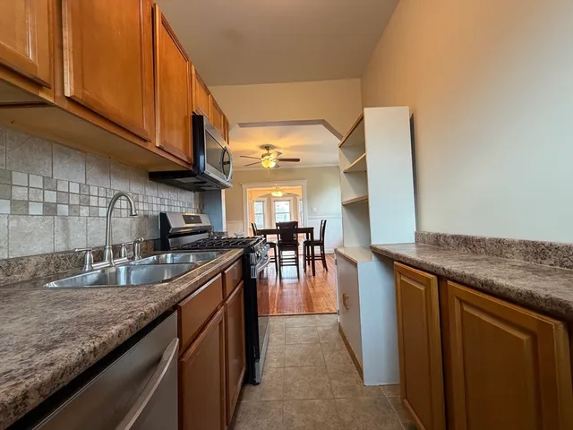 $1,900 | 320 Wood Street, Unit 2, New Bedford, MA 02745