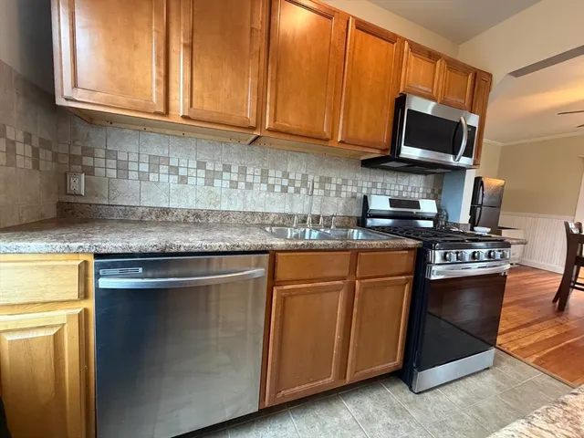 $1,900 | 320 Wood Street, Unit 2, New Bedford, MA 02745