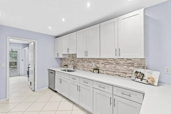 $3,800 | 3187 Buccaneer Road, Lake Worth, FL 33462