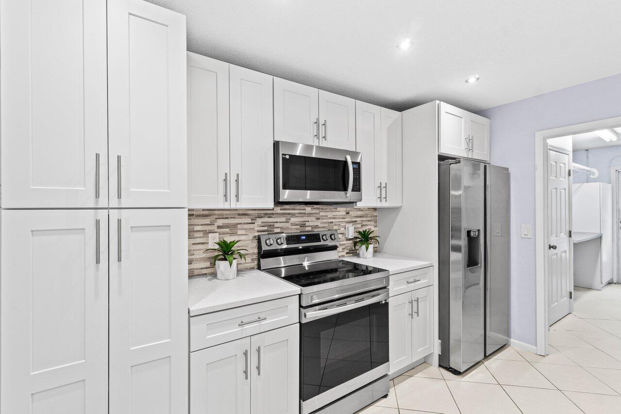 3187 Buccaneer Road Lake Worth, FL 33462 - Photo 14 of 40 014-3187BuccaneerRoad-LakeWorth-FL-33462