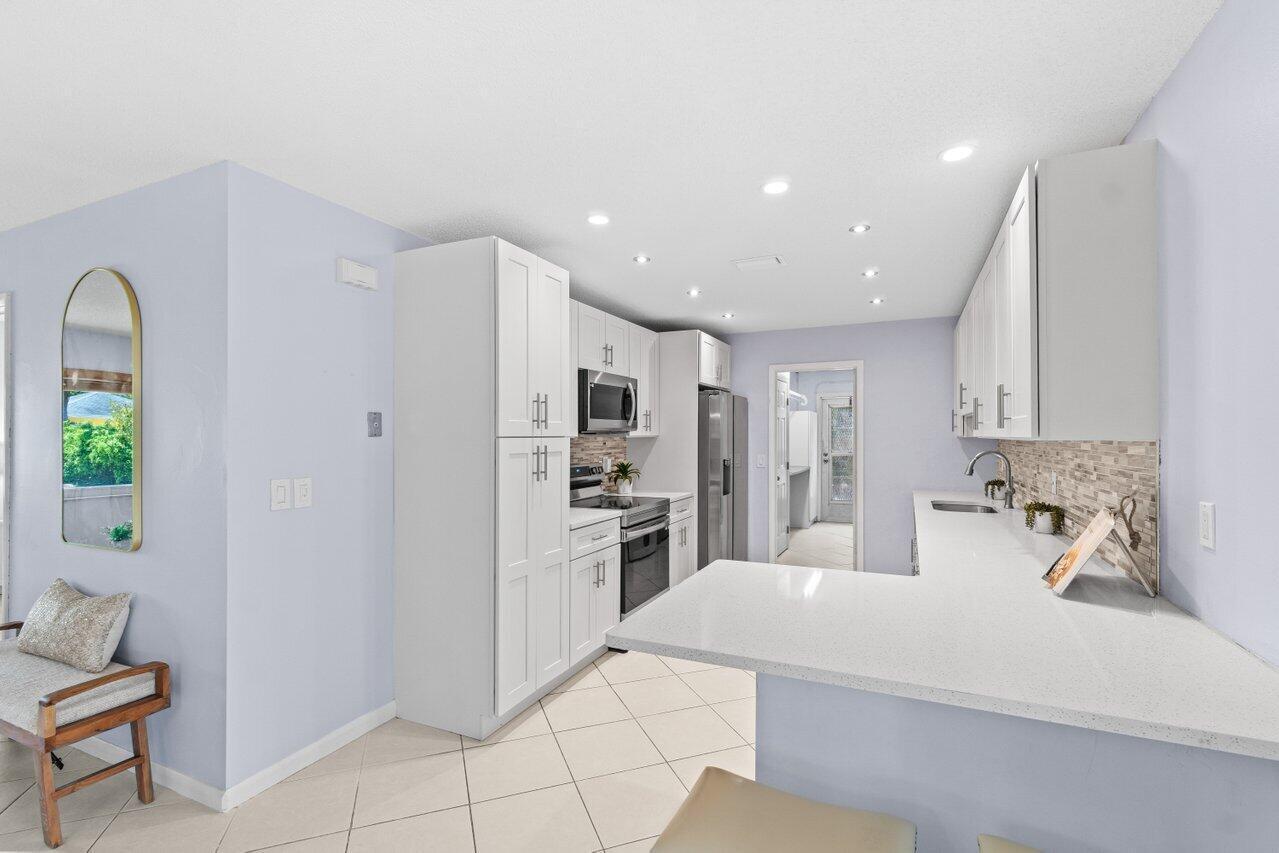 3187 Buccaneer Road Lake Worth, FL 33462 - Photo 15 of 40 012-3187BuccaneerRoad-LakeWorth-FL-33462