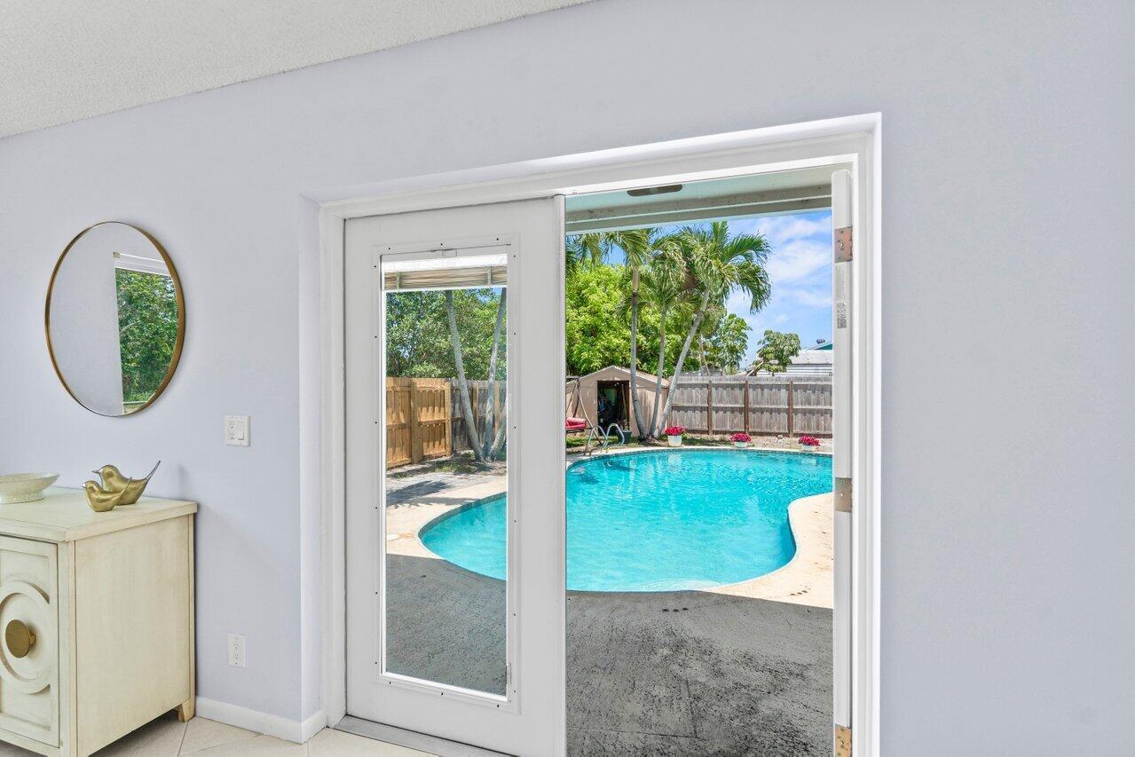 3187 Buccaneer Road Lake Worth, FL 33462 - Photo 17 of 40 030-3187BuccaneerRoad-LakeWorth-FL-33462