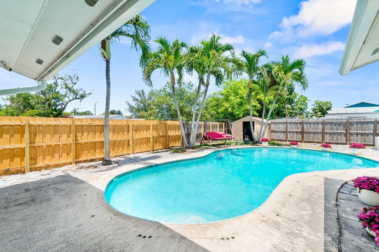 3187 Buccaneer Road Lake Worth, FL 33462 - Photo 19 of 40 032-3187BuccaneerRoad-LakeWorth-FL-33462