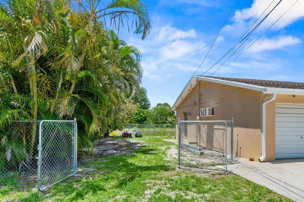 $3,800 | 3187 Buccaneer Road, Lake Worth, FL 33462