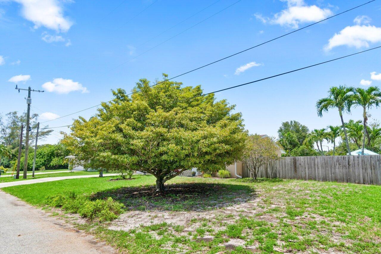 3187 Buccaneer Road Lake Worth, FL 33462 - Photo 38 of 40 003-3187BuccaneerRoad-LakeWorth-FL-33462