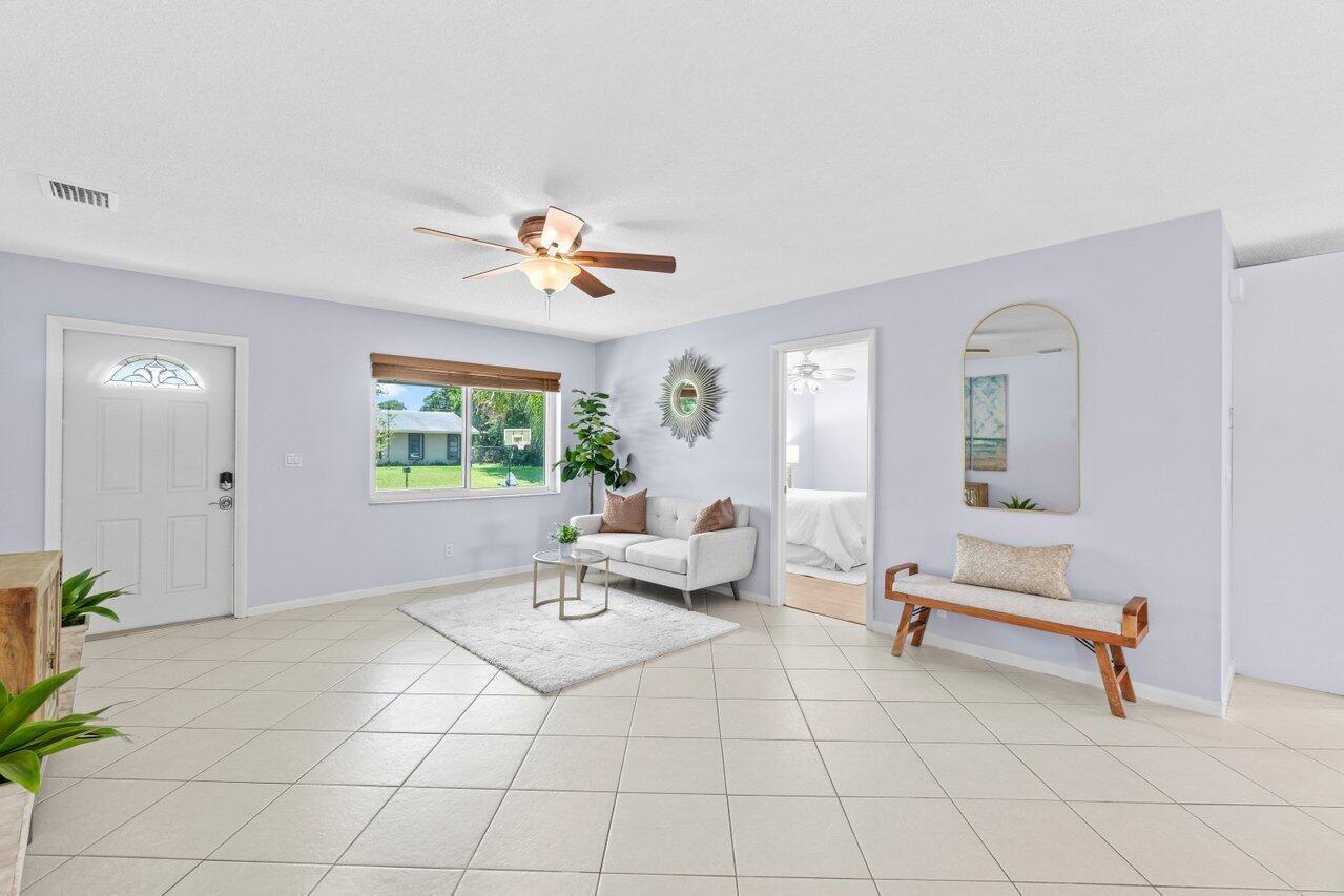 3187 Buccaneer Road Lake Worth, FL 33462 - Photo 6 of 40 008-3187BuccaneerRoad-LakeWorth-FL-33462