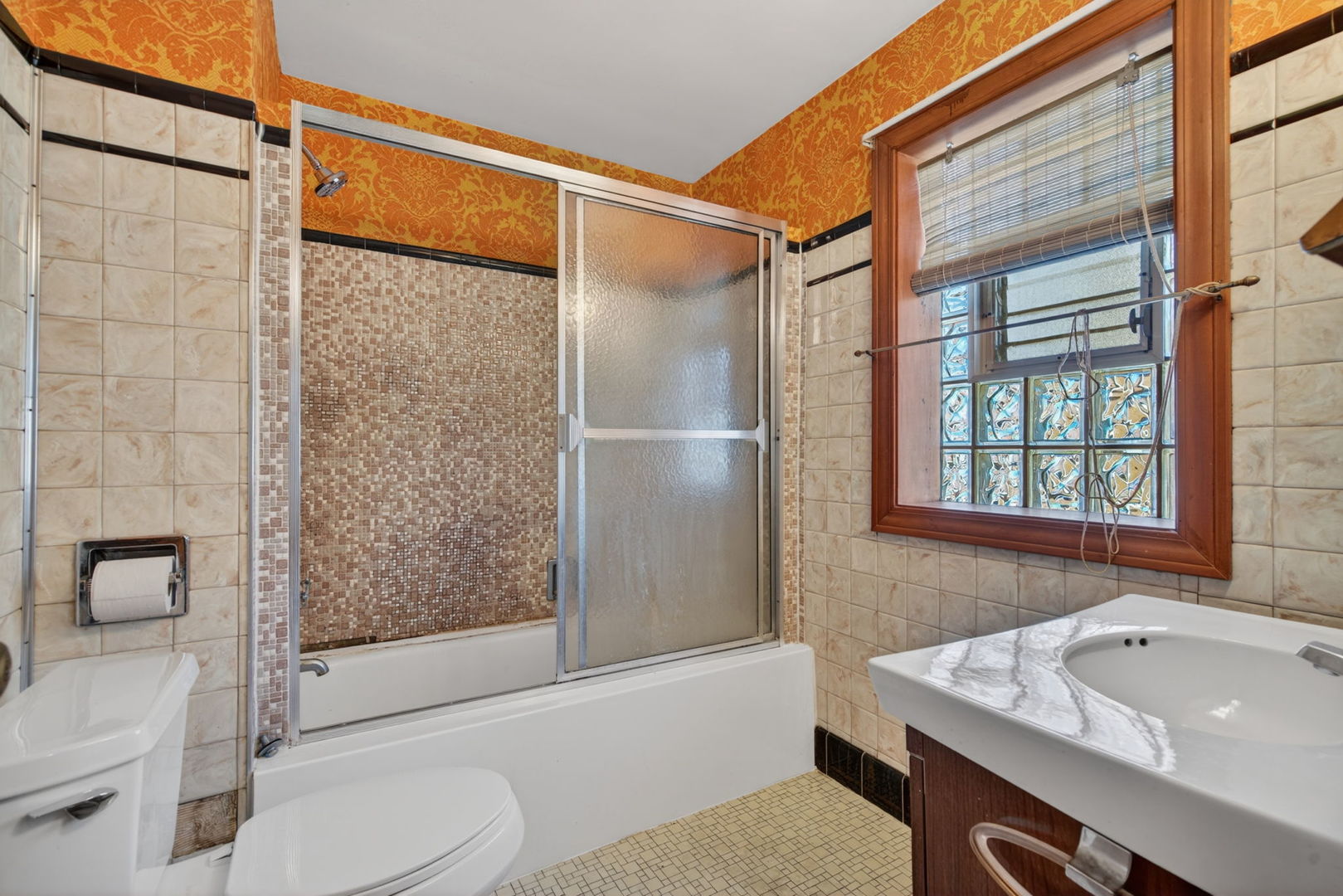 9020 West Forestview Drive North Riverside, IL 60546 - Photo 13 of 19 a bathroom with a sink toilet and shower