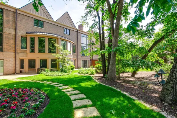 $1,199,000 | 1302 Hawthorne Lane, Unit 1302, Hinsdale, IL 60521