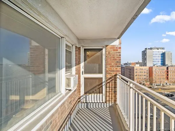 $185,000 | 3131 Grand Concourse, Unit 8H | Bedford Park