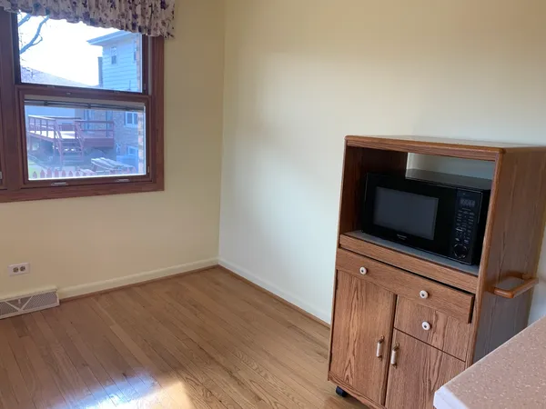 $3,250 | 7609 Hayenga Lane, Darien, IL 60561
