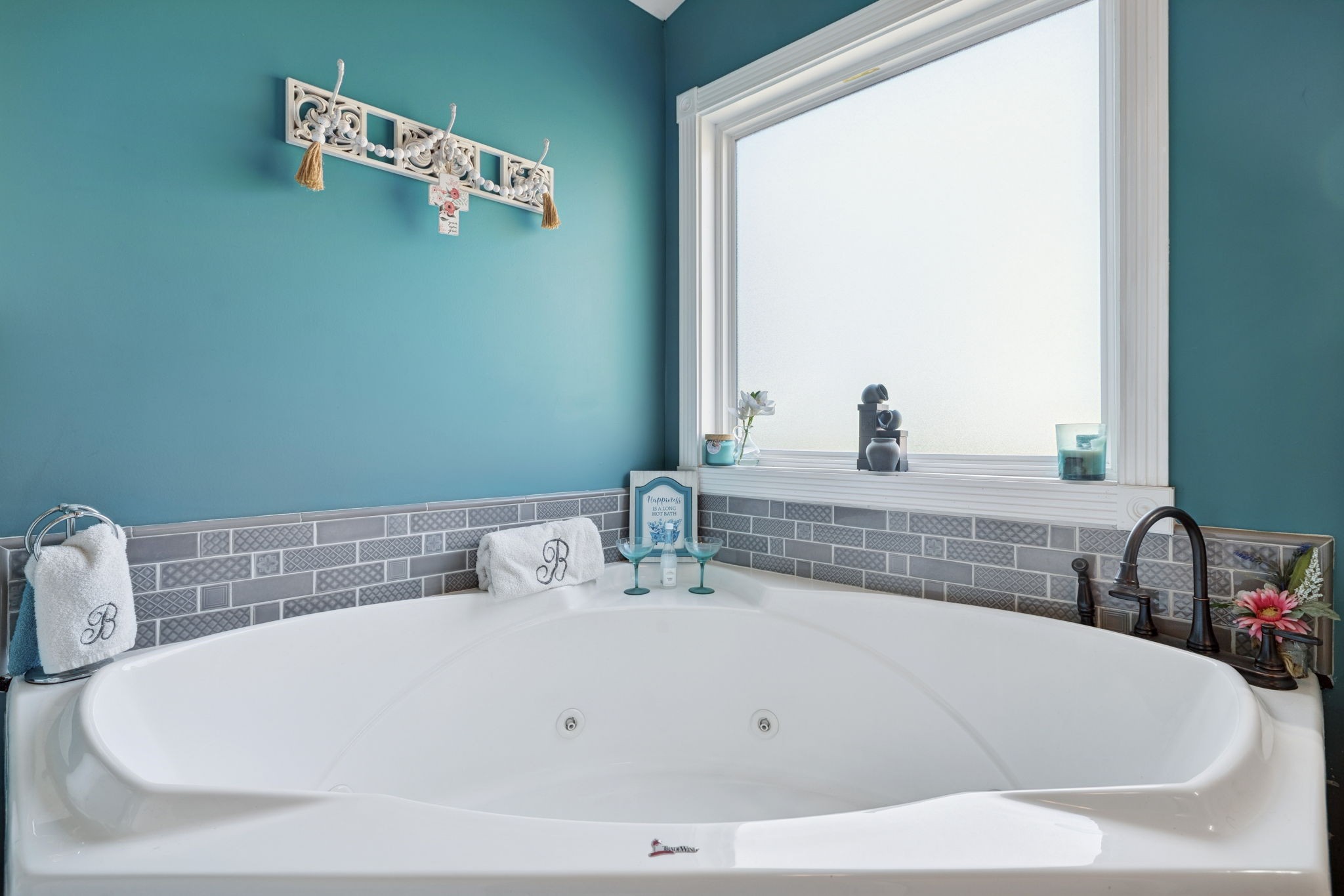 3280 Bethel Road Smithville, TN 37166 - Photo 23 of 35 a white bath tub sitting next to a white sink