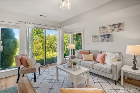 $930,000 | 7250 Northeast Old Redmond Road, Unit D115, Redmond, WA 98052