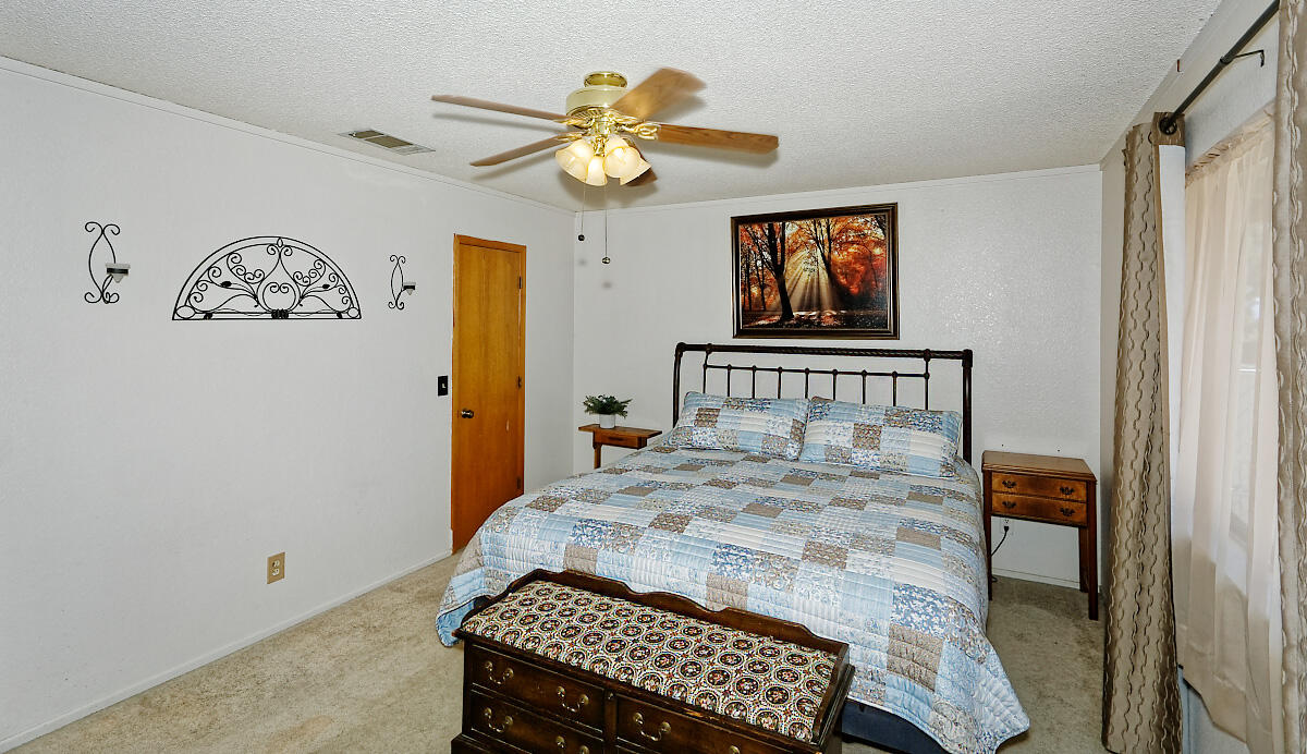 9345 Sequoia Road Victorville, CA 92392 - Photo 24 of 46 034