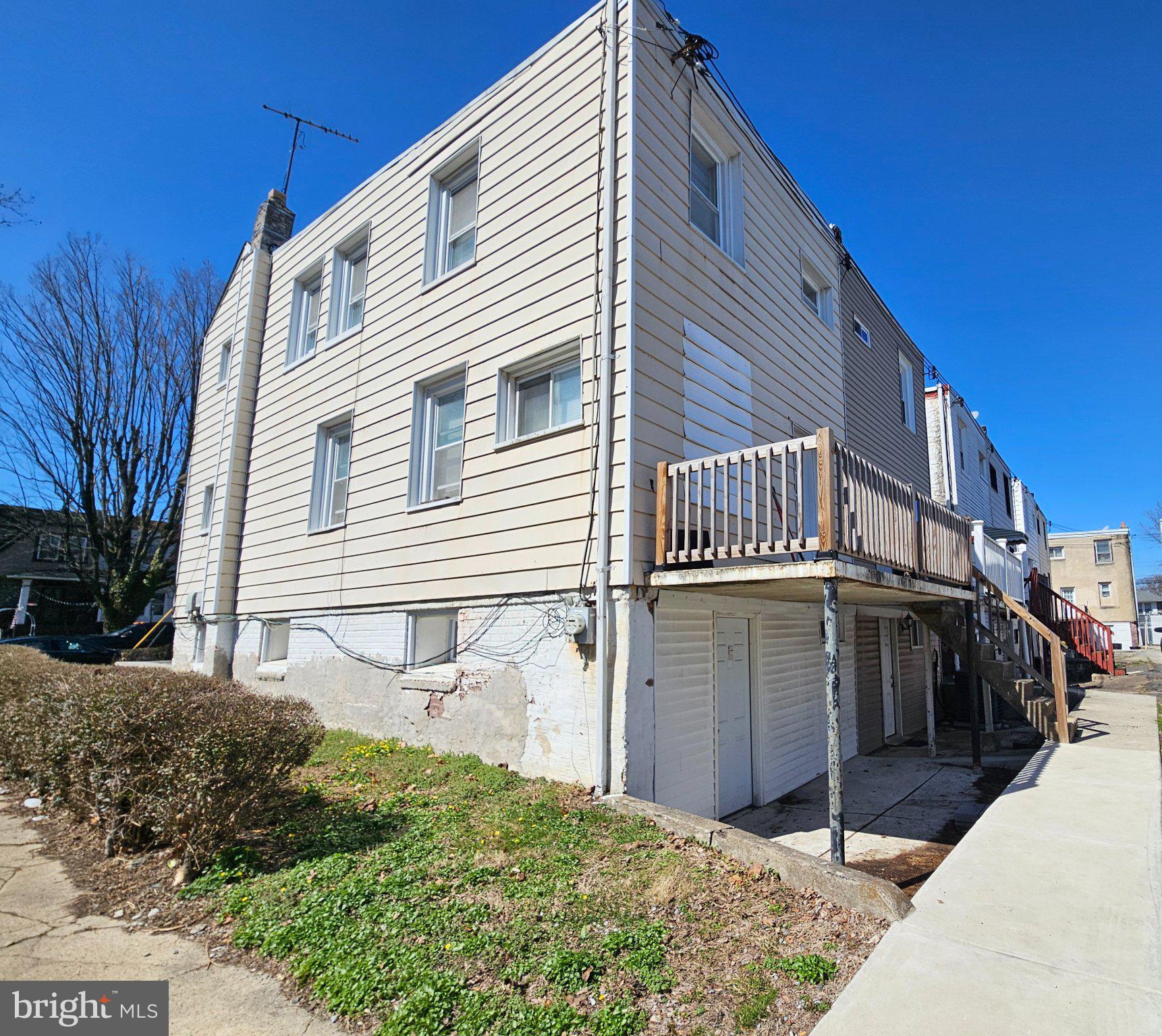 411 South Maple Avenue Lansdowne, PA 19050 - Photo 4 of 18 a view of a house with a door