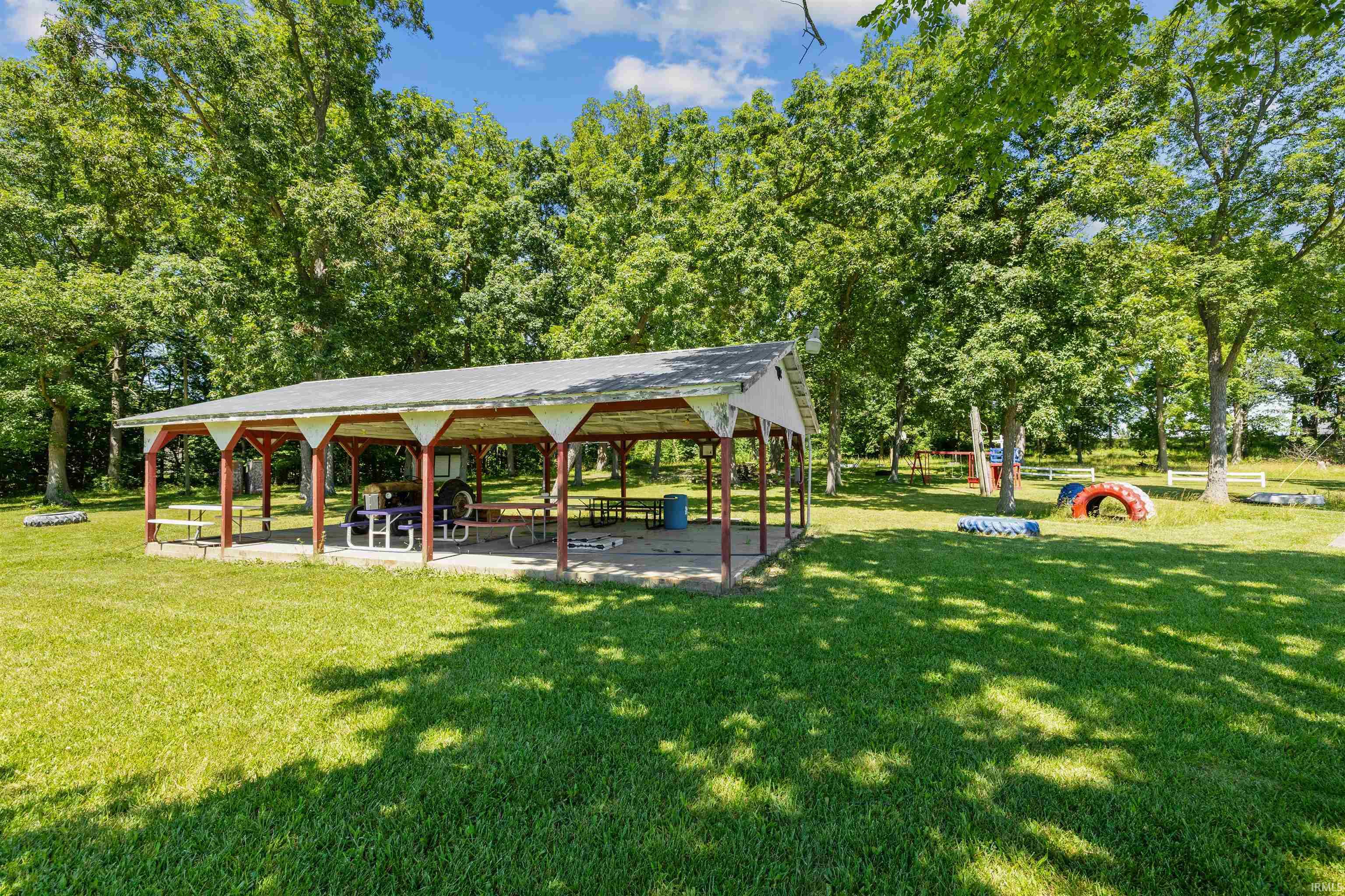 17625 Lochner Road Leo, IN 46765 - Photo 9 of 32