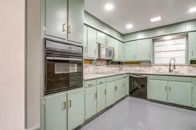 $335,000 | 1114 Willow Creek Road, Cleburne, TX 76033