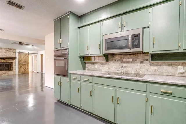 $335,000 | 1114 Willow Creek Road, Cleburne, TX 76033