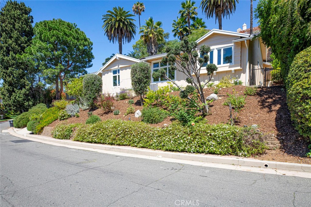341 Cumberland Road Glendale, CA 91202 - Photo 2 of 34
