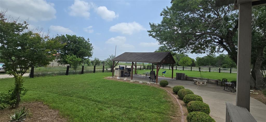 9212 Thaxton Road Austin, TX 78747 - Photo 5 of 10 View of property's community featuring a gazebo