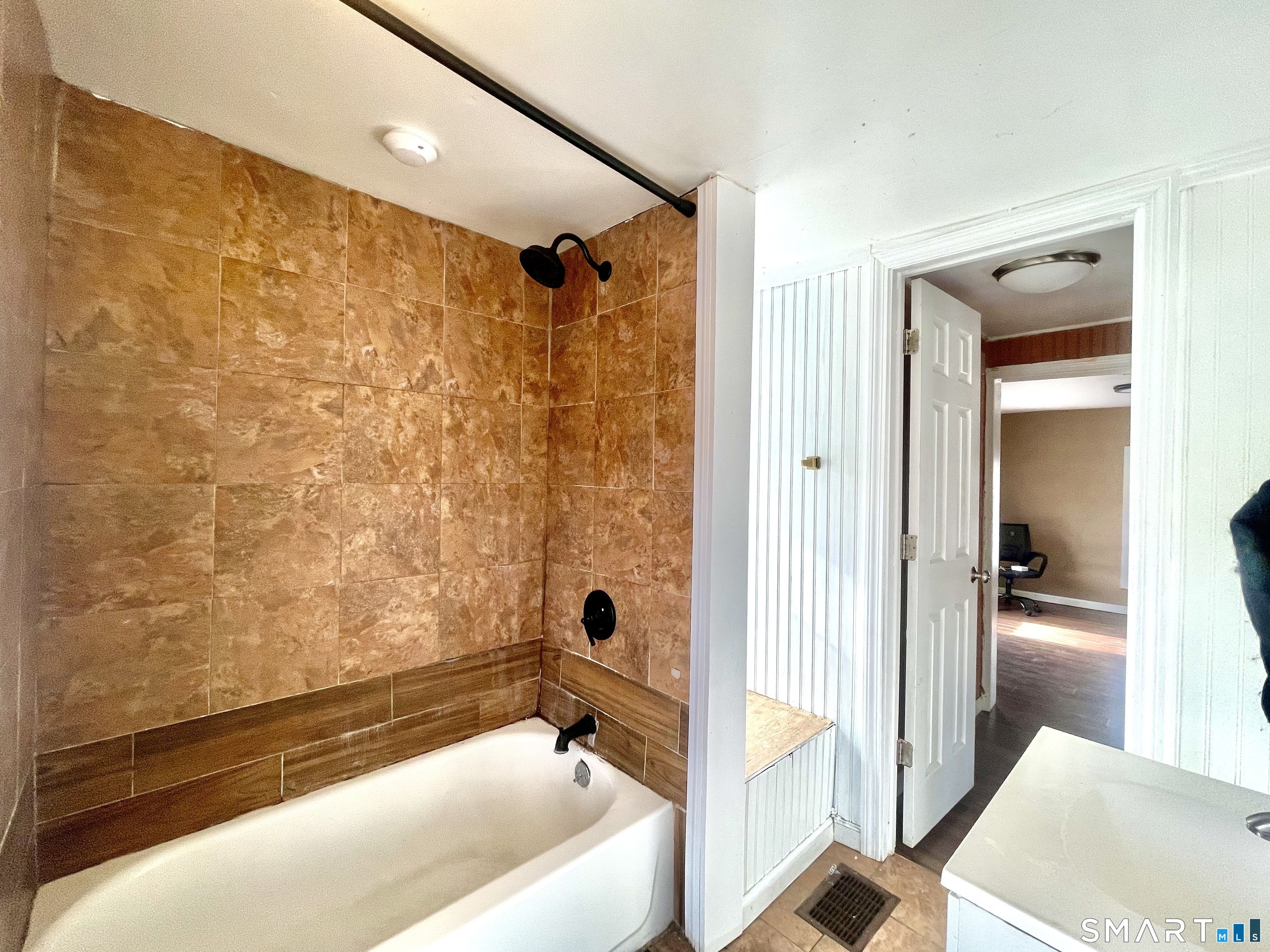 128 Franklin Street Waterbury, CT 06706 - Photo 21 of 25 a bathroom with a tub and shower