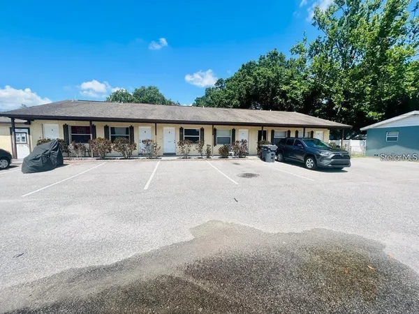 $999 | 979 Berkley Road, Unit 5, Auburndale, FL 33823