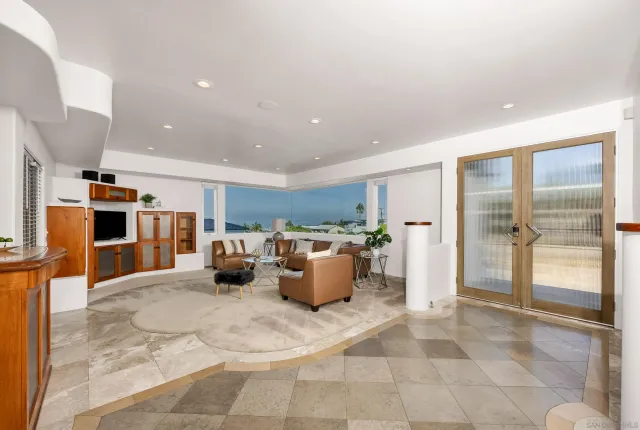 $4,500,000 | 4527 Narragansett Avenue, San Diego, CA 92107