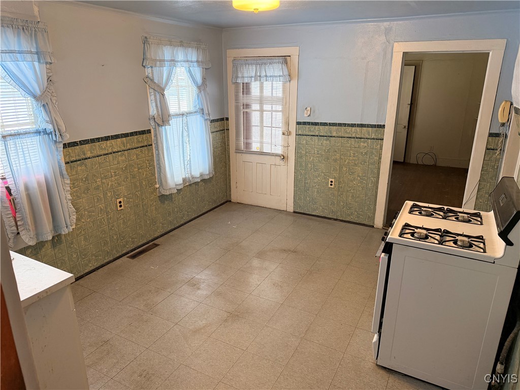 418 Roberts Street Rome, NY 13440 - Photo 6 of 31