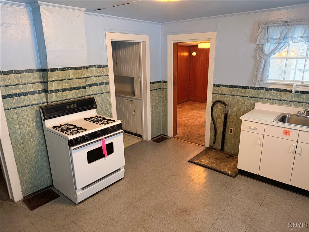 418 Roberts Street Rome, NY 13440 - Photo 8 of 31