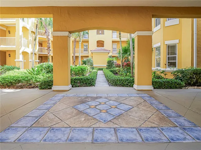 $2,200 | 5045 Fairways Circle, Unit D101, Vero Beach, FL 32967