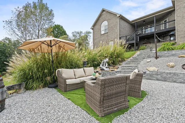 $924,900 | 1103 Johnny Spears Road, Westmoreland, TN 37186