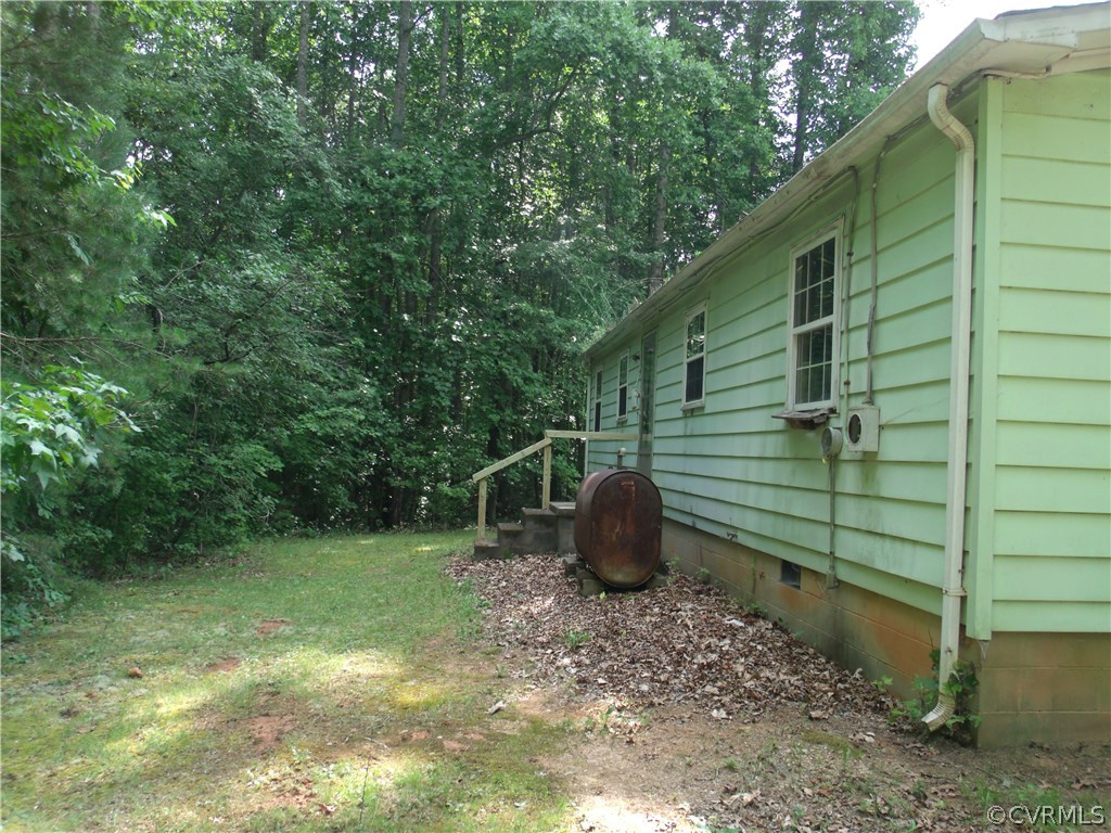 248 Skelton Road Victoria, VA 23974 - Photo 3 of 15 a backyard of a house with lots of green space