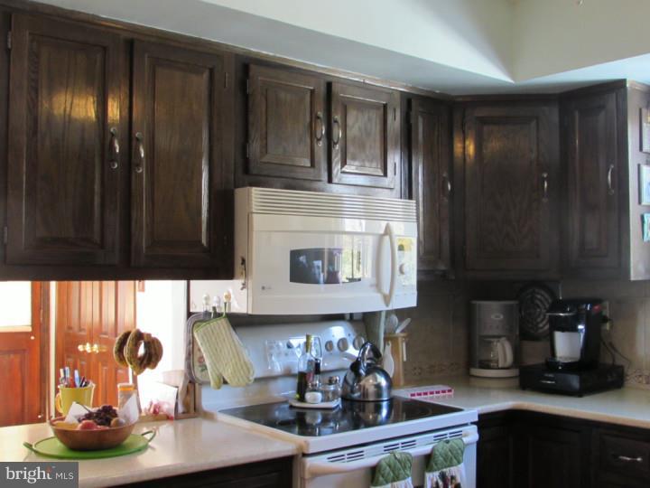 132 Grandview Road Springfield, PA 19064 - Photo 6 of 20 Kitchen