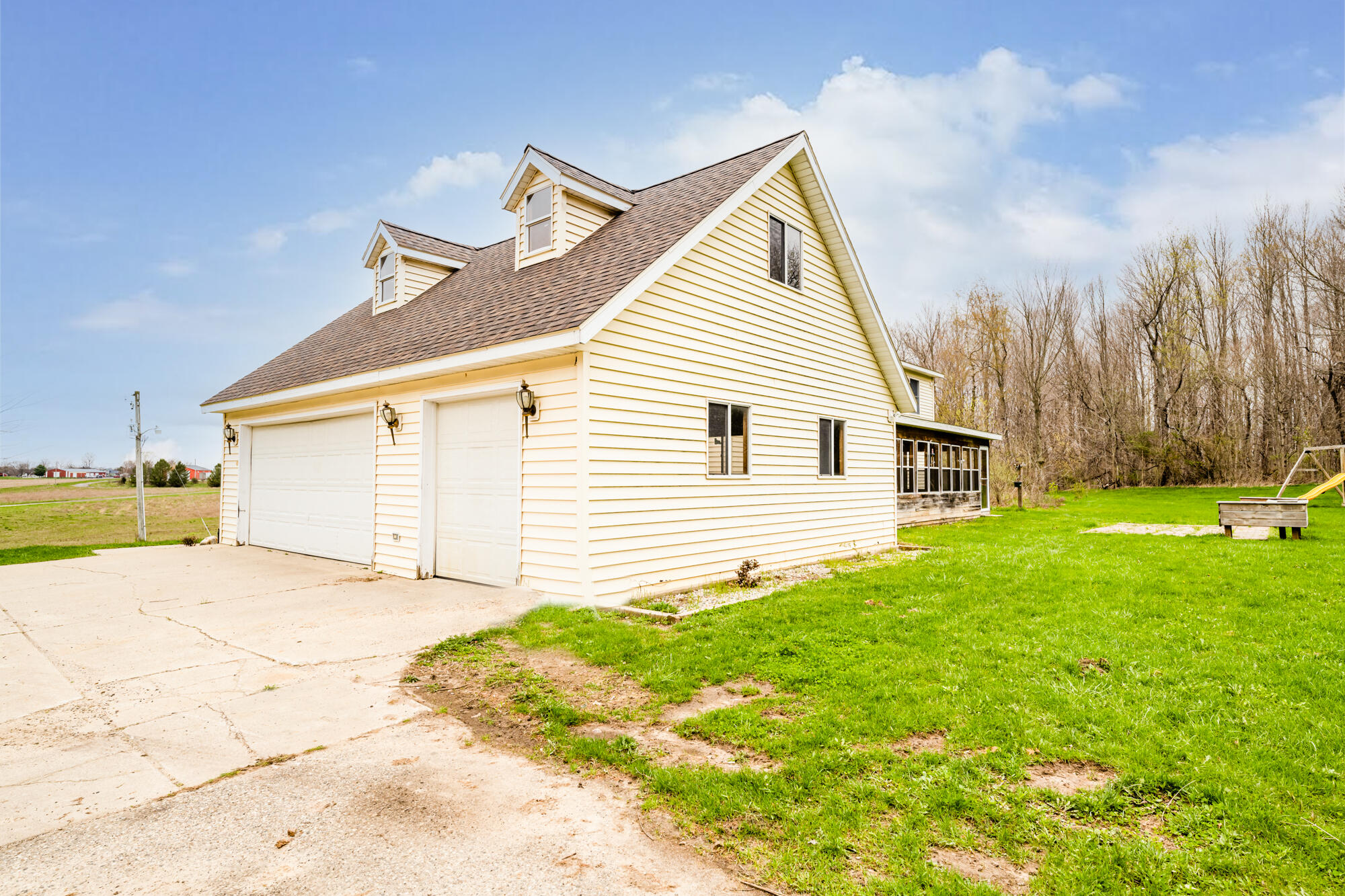 9274 Hagar Shore Road Watervliet, MI 49098 - Photo 4 of 44 Hagar Shore-104