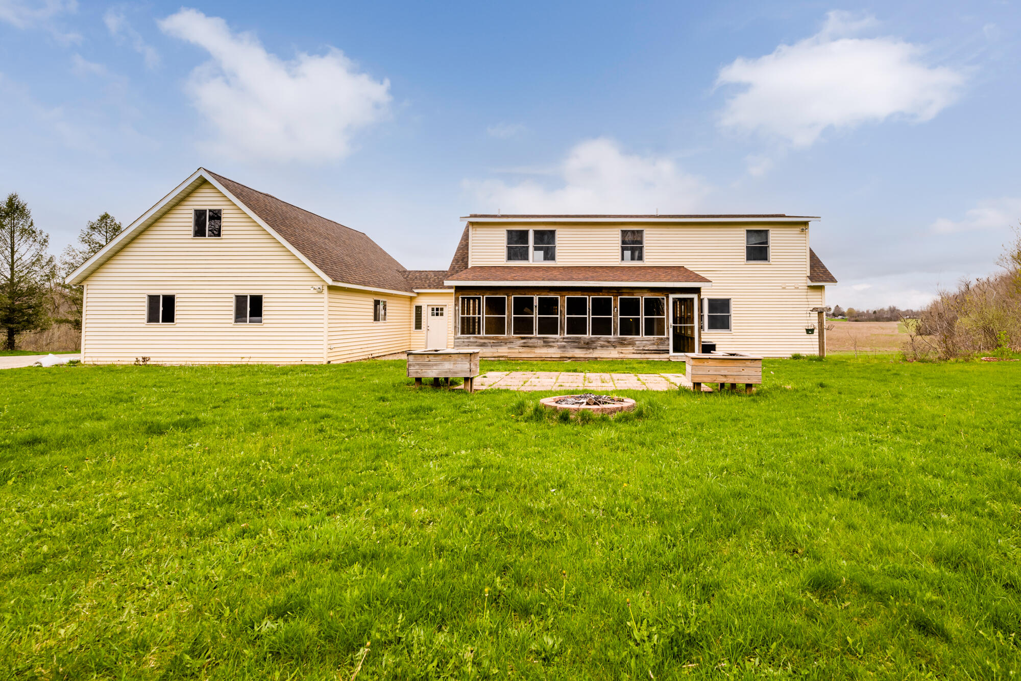 9274 Hagar Shore Road Watervliet, MI 49098 - Photo 6 of 44 Hagar Shore-106