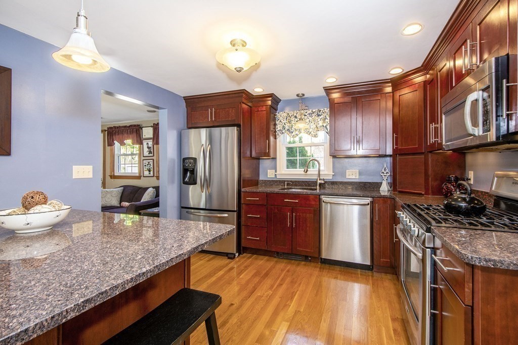30 Robbie Road Braintree, MA 02184 - Photo 5 of 32 Gallery Image 5