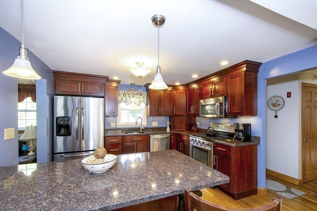 30 Robbie Road Braintree, MA 02184 - Photo 6 of 32 Gallery Image 6