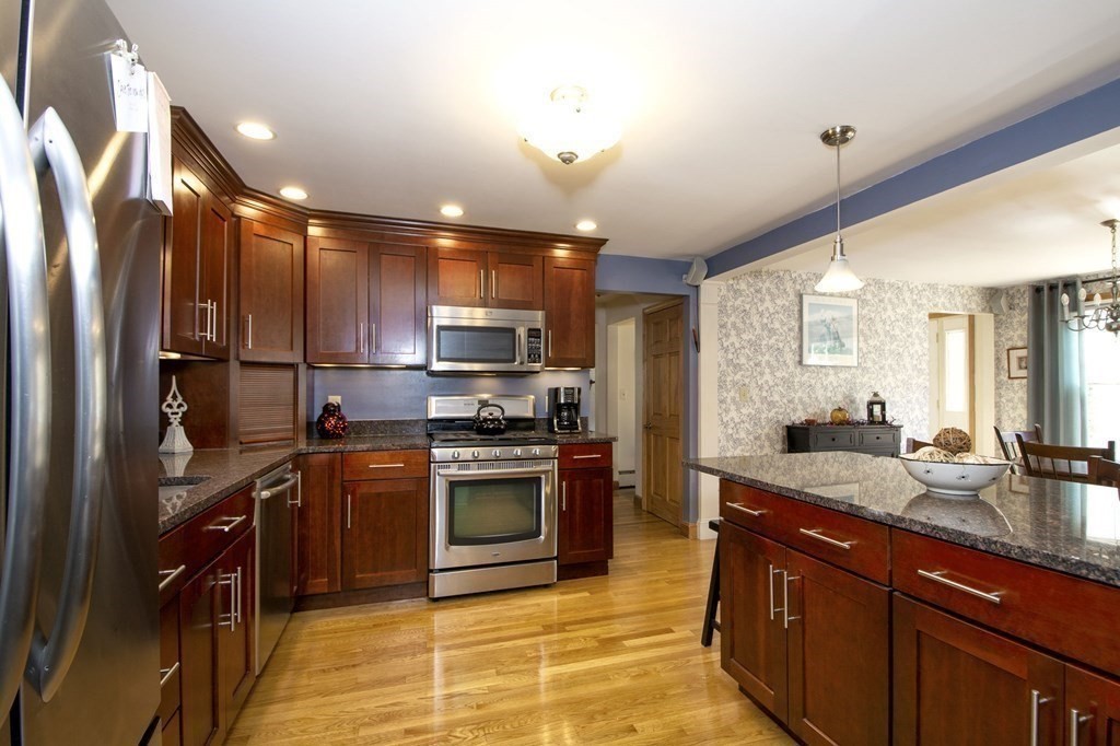 30 Robbie Road Braintree, MA 02184 - Photo 8 of 32 Gallery Image 8