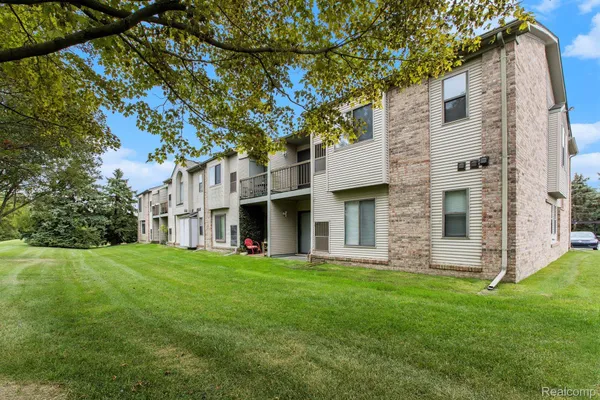 $200,000 | 42739 Lilley Pointe Drive, Unit 119, Canton, MI 48187