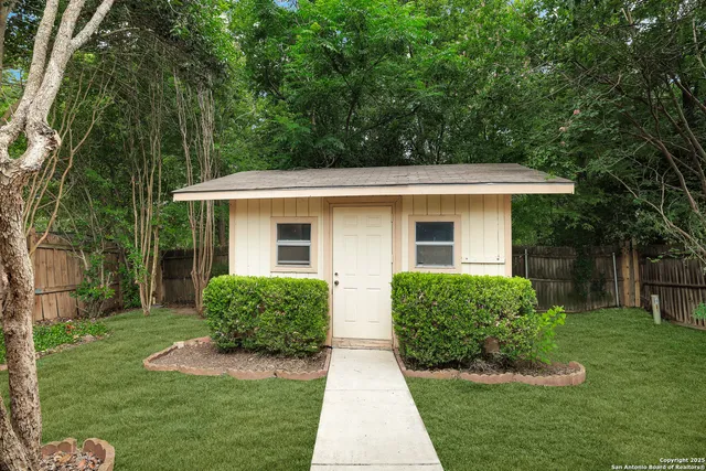 $1,600 | 3951 Chimney Springs Drive, San Antonio, TX 78247