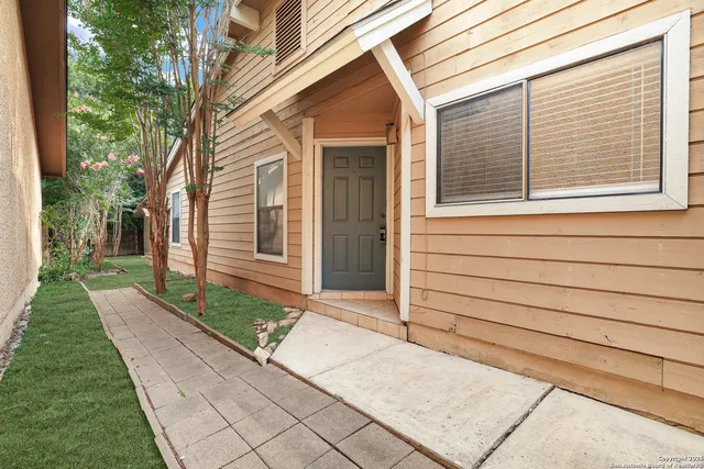 $1,600 | 3951 Chimney Springs Drive, San Antonio, TX 78247