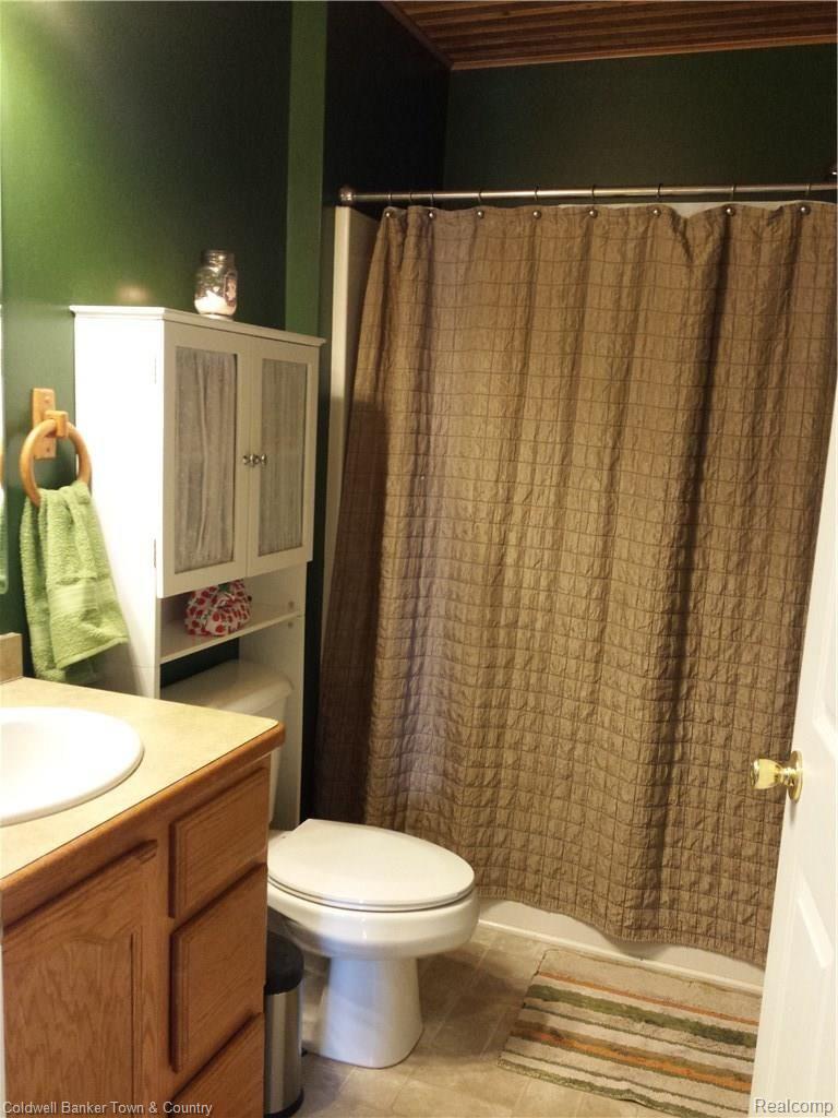 10662 Converse Road Fowlerville, MI 48836 - Photo 16 of 22 Hall Bath