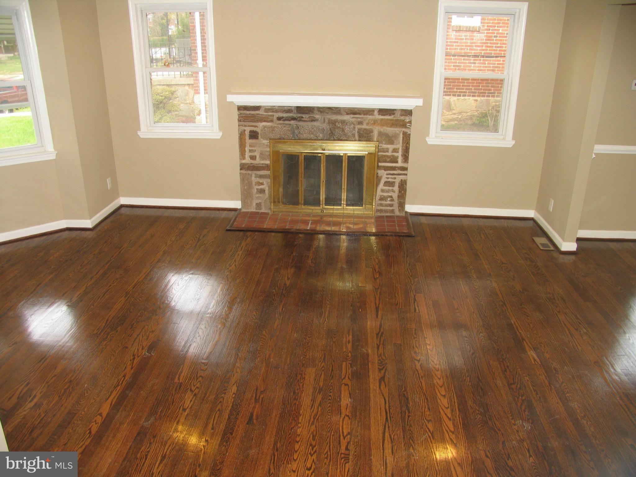 1535 Northwick Road Baltimore, MD 21218 - Photo 10 of 25 Living Room