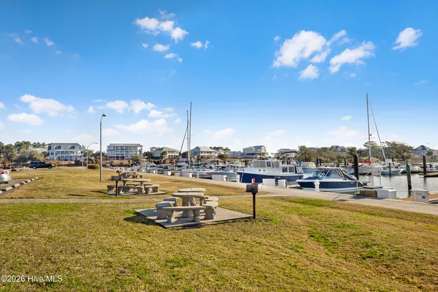 $749,900 | 412 Lakeview Drive, Hampstead, NC 28443