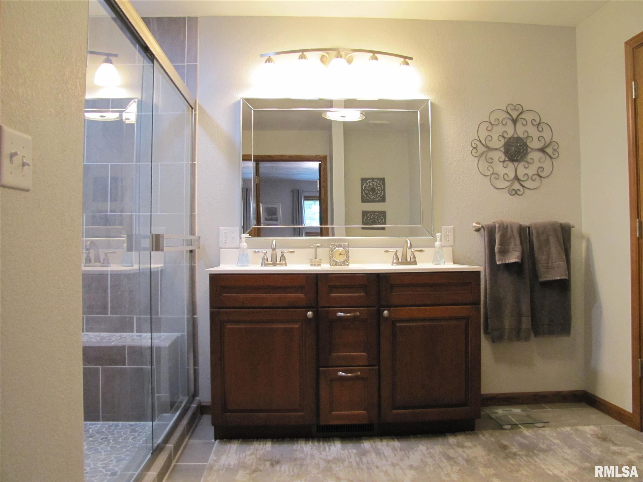 3301 South Hotze Road Salem, IL 62881 - Photo 14 of 47