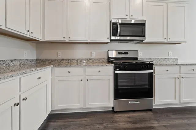 $2,120 | 15826 Berry Hl Drive, Conroe, TX 77303