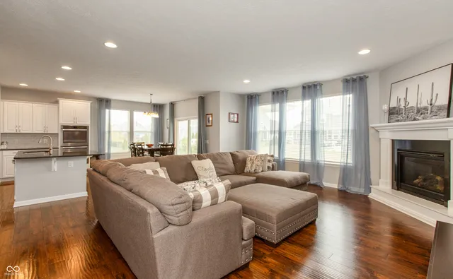 $3,300 | 2473 Commons Court, Avon, IN 46123